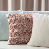 Poszewka dekoracyjna Roses 1 kremowa 45 X 45 CM – miękka i przytulna