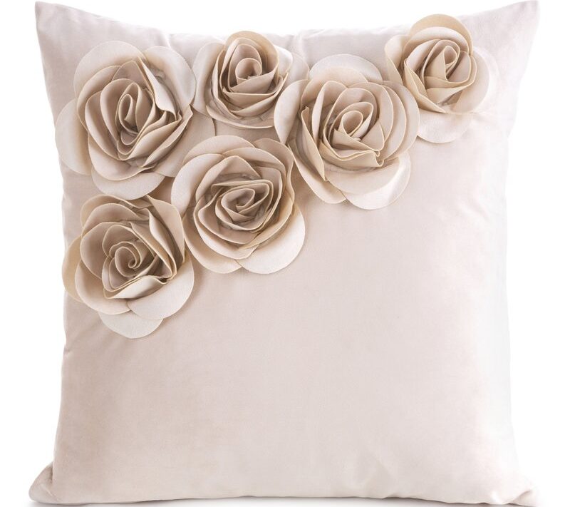 Poszewka dekoracyjna Flores 1 pudrowa 45 X 45 CM – z aplikacją róż