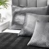Poszewka velvet Sofia srebrna 50 x 70 cm – doda szyku sypialni