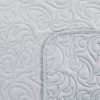 Narzuta len srebrna 170 x 210 cm – dodaje elegancji sypialni
