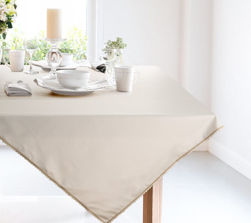Obrus LACE kremowy 85 X 85 cm – subtelna dekoracja stołu