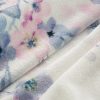 Koc flano Flora biały 150x200 cm – wprowadza romantyzm