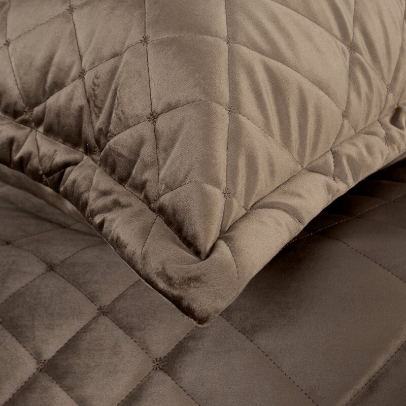 Narzuta velvet ria6 brązowa 170 x 210 cm – dodaje ciepła