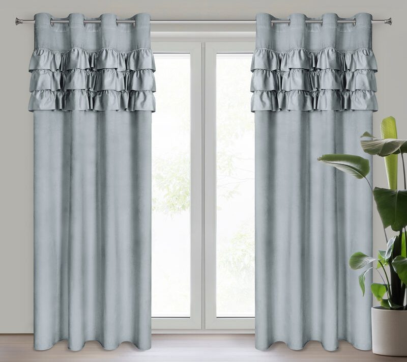 Zasłona gotowa srebrna 140 x 250 cm – dodaje przytulności