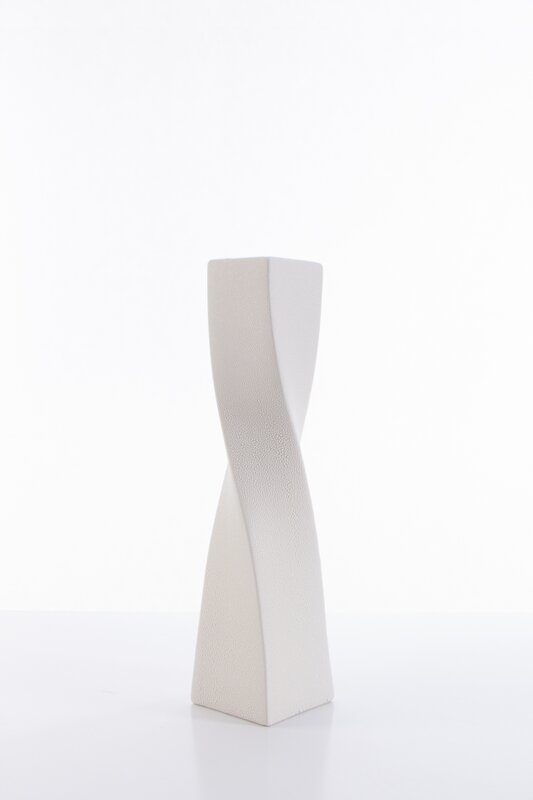 Wazon ceramiczny Riso kremowy 12 X 12 X 50 cm – o skręconym kształcie