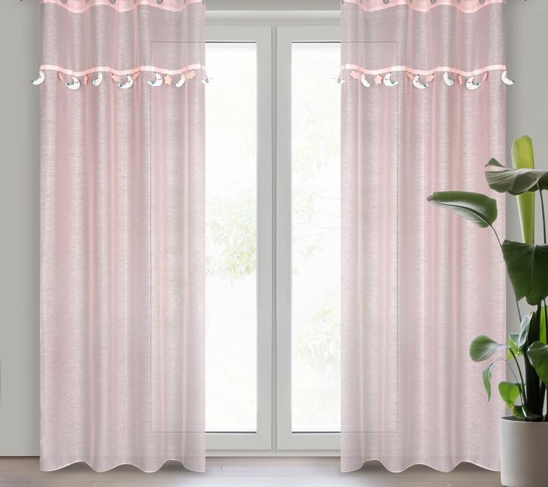 Firana gotowa dziecięca różowa 140 x 250 cm – wprowadza magię