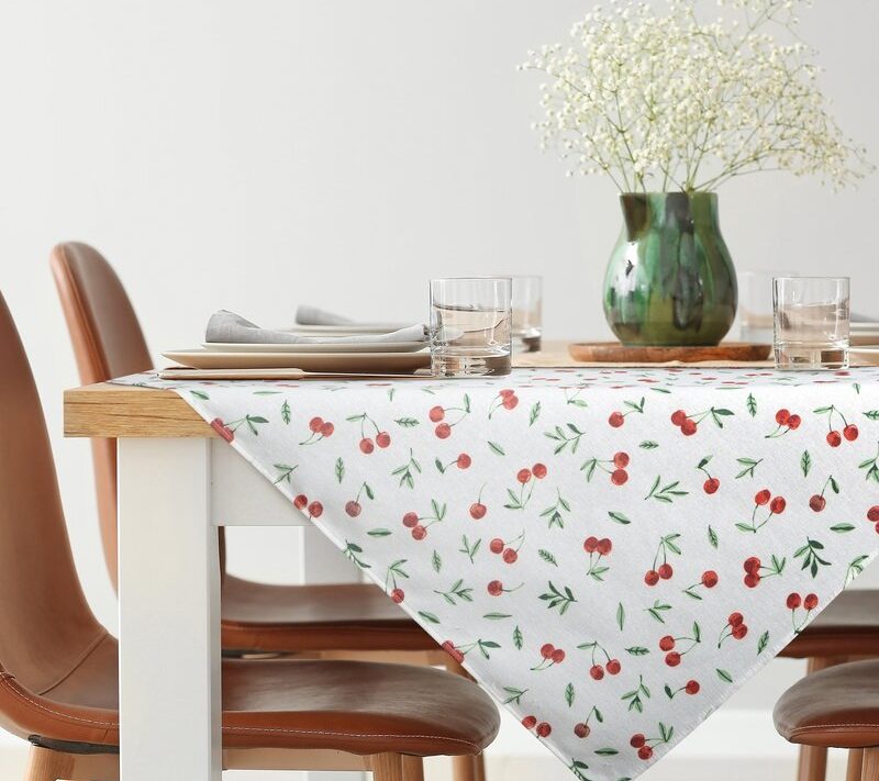 Obrus Cherry biały 85 X 85 CM – plamoodporny i praktyczny