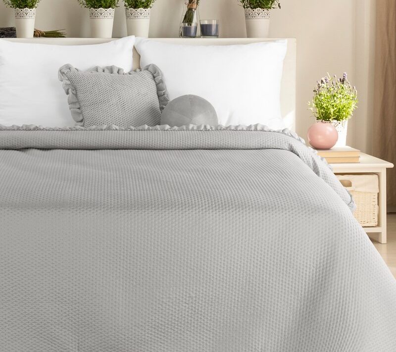 Narzuta D91 Falbanka srebrna 240 X 220 cm – miękka microfibra