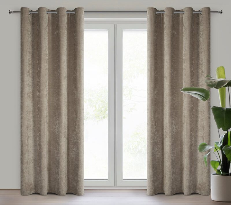 Zasłona gotowa VANI ciemnobeżowa 140 X 250 CM – o szenilowej strukturze