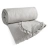 Narzuta D91 Falbanka srebrna 240 X 220 cm – miękka microfibra
