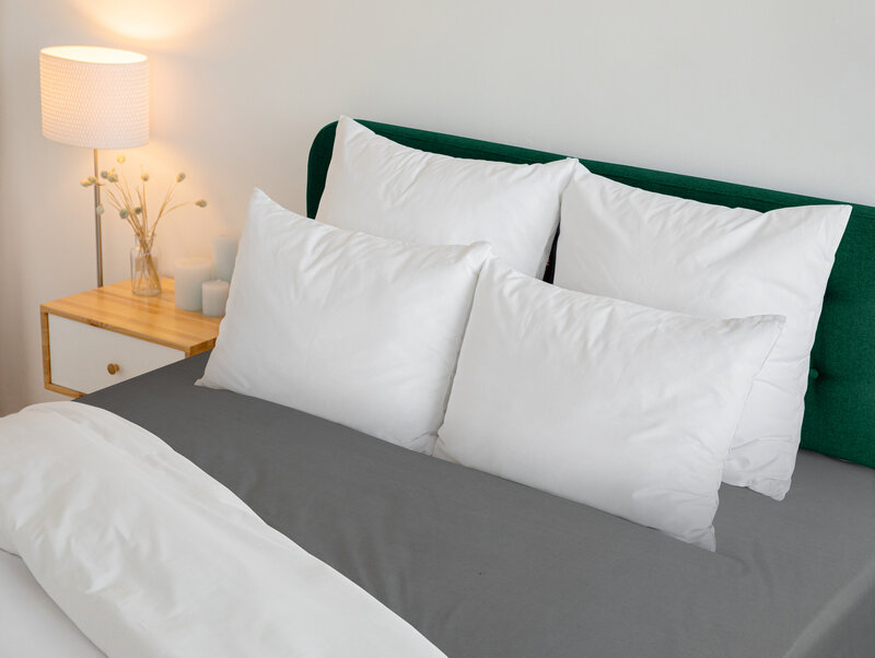 Prześcieradło z gumką BASIC stalowe 140 X 200 X 30 CM – oddychająca makosatyna
