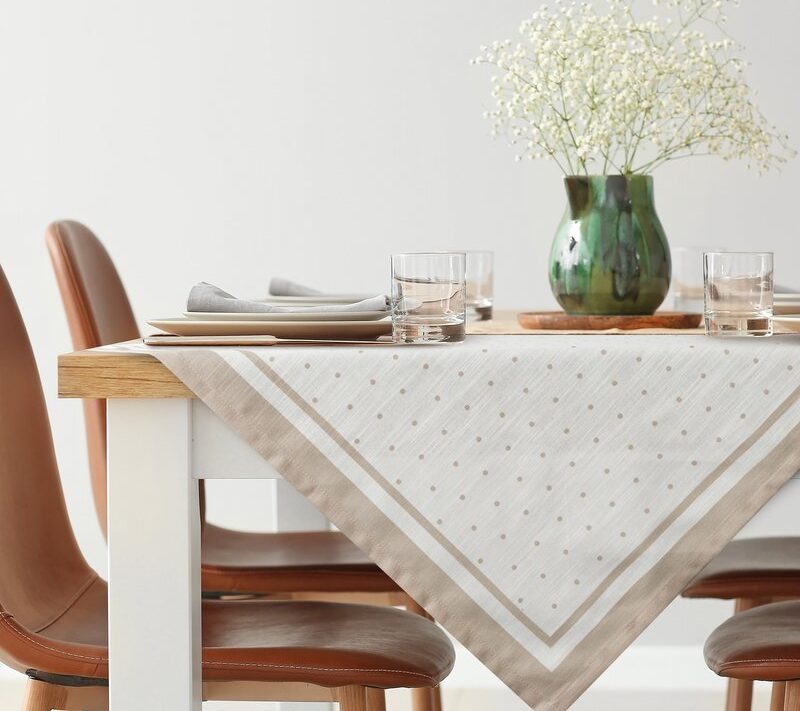 Obrus SUMMER15 naturalny 90 X 90 CM – z delikatnym wzorem