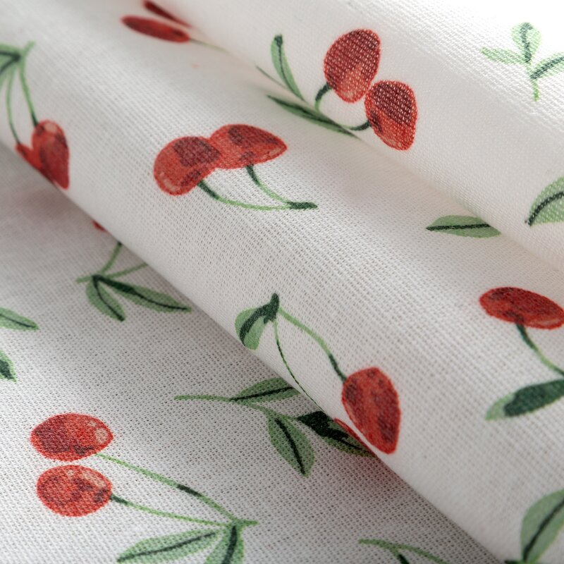 Obrus Cherry biały 140 X 180 CM – z radosnym motywem wiśni
