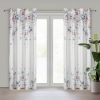 Zasłona gotowa Flora biała w róże 140X250 – łatwa w pielęgnacji