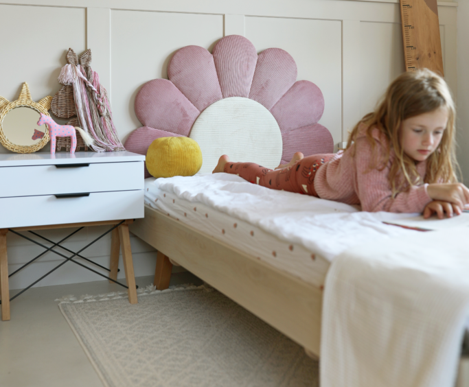 Łóżko Podłogowe Dziecięce Daisy Stokrotka Legs Basic - Kwiatowy Design Rośnie Razem z Dzieckiem
