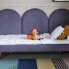 Rosnące Łóżko Dziecięce Sofa Legs Texti – Stylowa Sofa z Tapicerowanymi Panelami