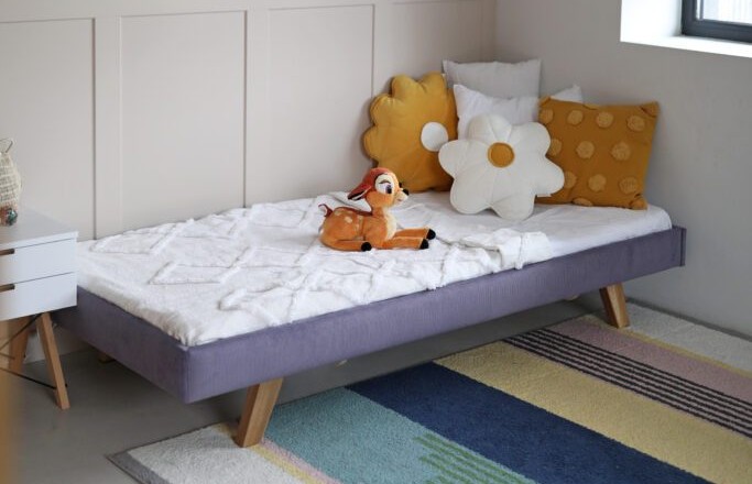 Łóżko Dziecięce Sofa Legs Texti - Minimalistyczne Tapicerowane Łóżko Rosnące Przypodłogowe Na Nóżkach