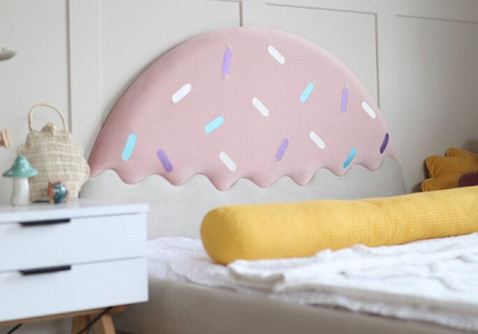 Łóżko Dziecięce Confetti Legs Basic - Rosnące Łóżko Przypodłogowe Z Zagłówkiem W Kształcie Lodowego Deseru