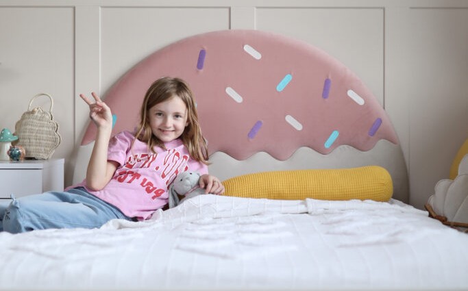 Łóżko Dziecięce Confetti Legs Basic - Rosnące Łóżko Przypodłogowe Z Zagłówkiem W Kształcie Lodowego Deseru