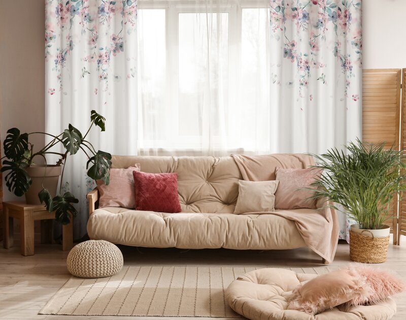 Zasłona gotowa Flora biała w róże 140X250 – łatwa w pielęgnacji