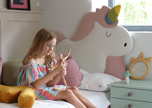 Łóżko Dziecięce Unicorn Legs Basic - Rosnące Łóżko Z Zagłówkiem W Kształcie Jednorożca
