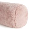 Poduszka wałek 15x45 cm pudrowa z miękkiej futrzanej tkaniny NINA – miękka i futrzana