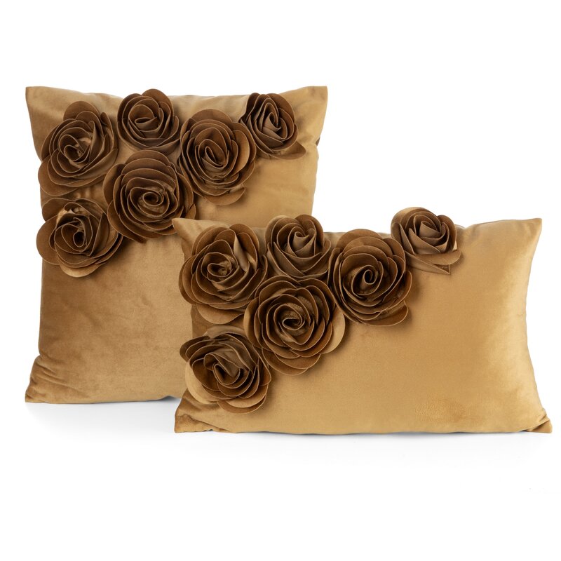 Poszewka welwetowa Flores 1 miodowa 30 X 50 cm – z aplikacją 3D róż
