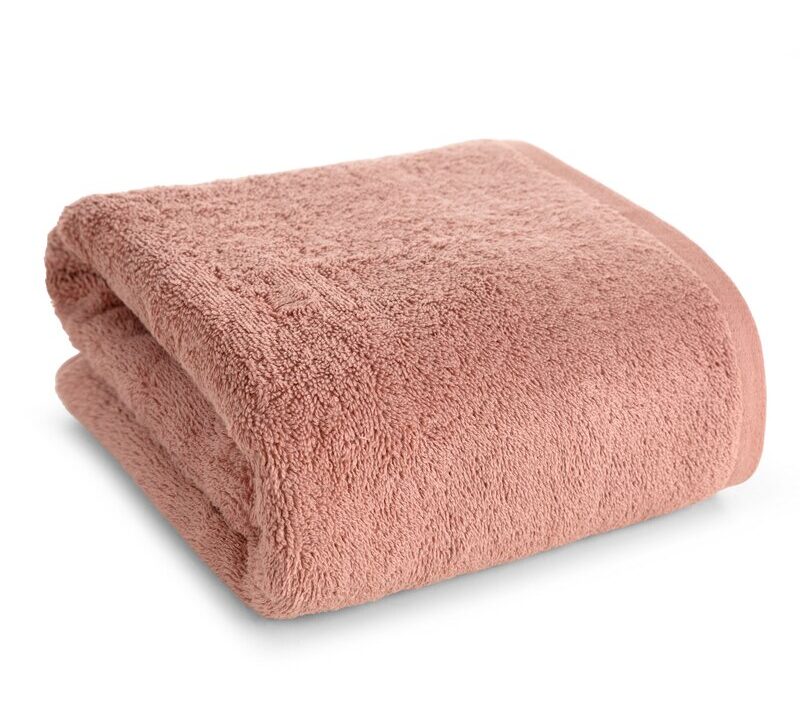 Ręcznik kąpielowy BASIC2 ciemnoróżowy 70 X 140 CM – puszysty i chłonny